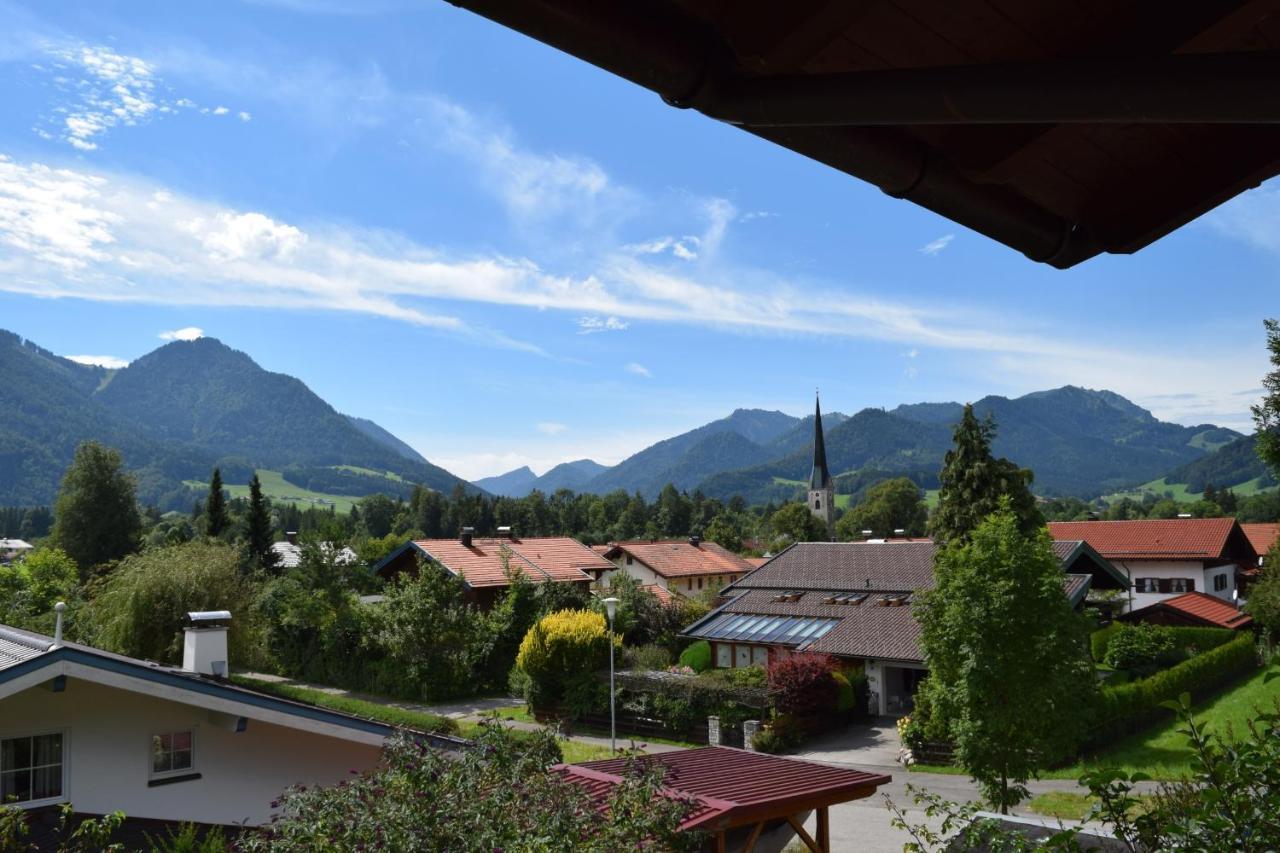 Ferienwohnungen "Am Golfplatz" Inkl. Chiemgaukarte ルーポルディング エクステリア 写真
